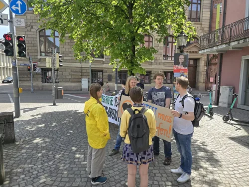 Gruppe der Letzten Generation bei der Mahnwache