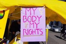 Plakat mit der Aufschrift My Body My Rights